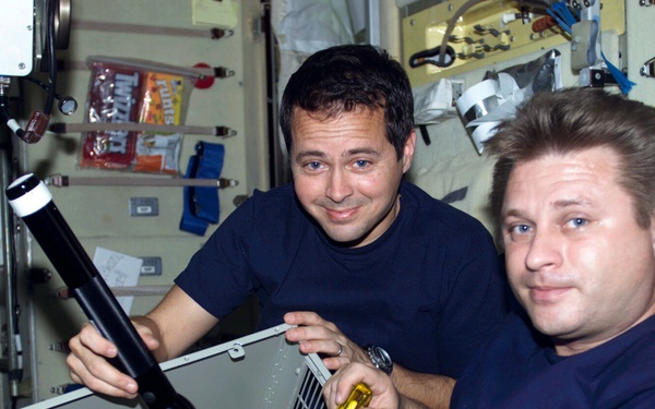 Onufrienko and Bursch perform IFM on SM Potok air purification unit during Expedition Four