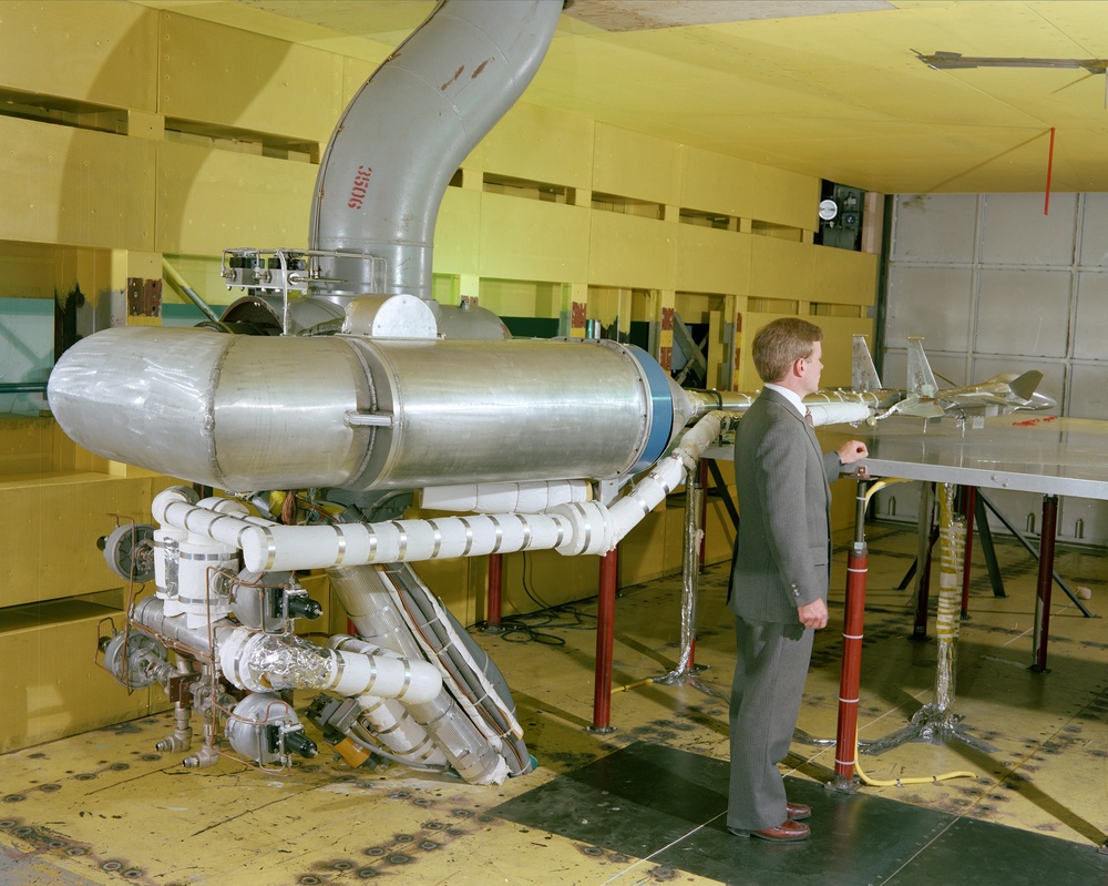 F15 MODEL OUTLINE &amp; INSTRUMENTATION