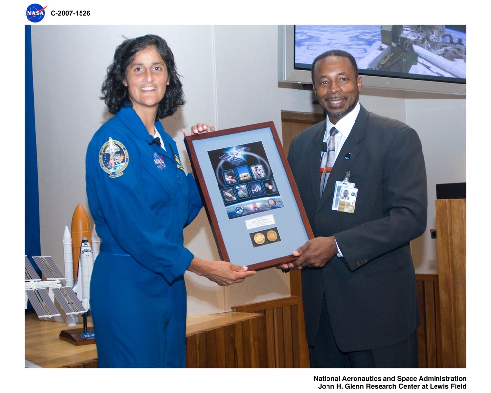 Visit to NASA Glenn Research Center at Lewis Field by Astronaut Sunita Williams