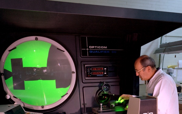 OPTICAL COMPARATOR TSB