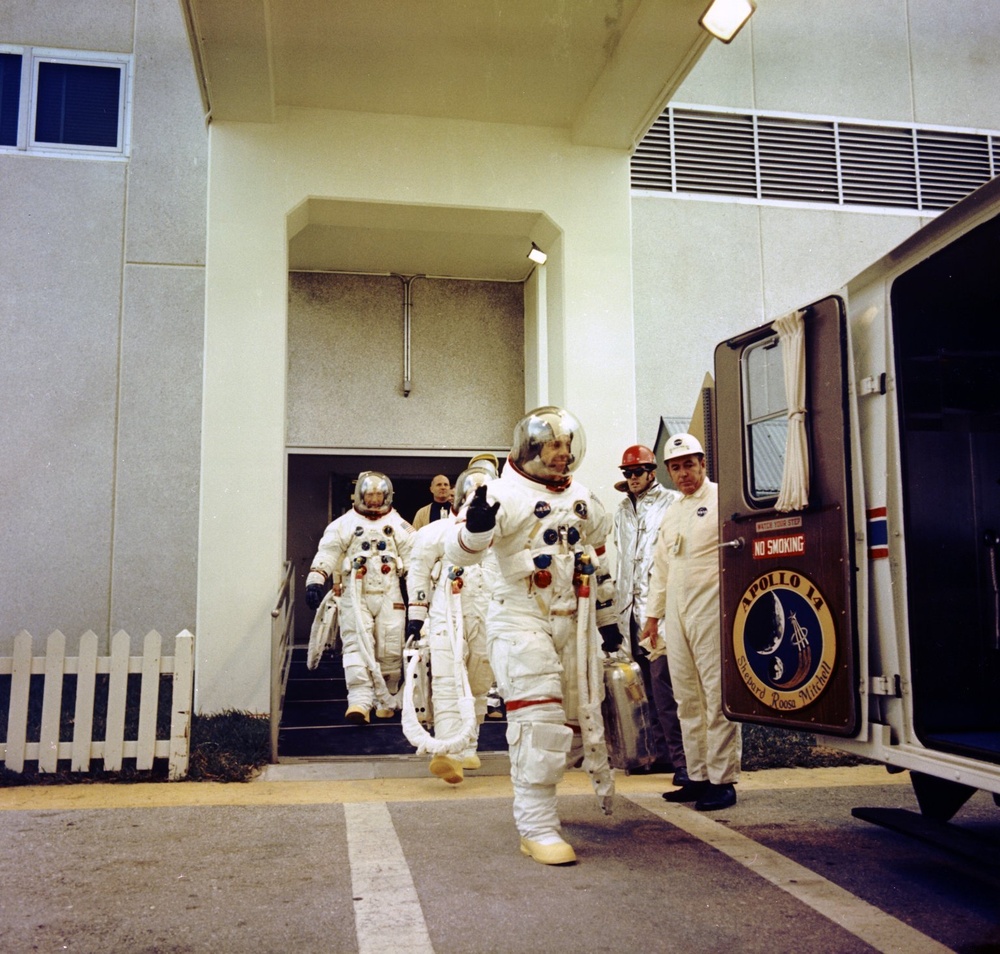 Apollo 14 Astronauts Wave to Well-wishers