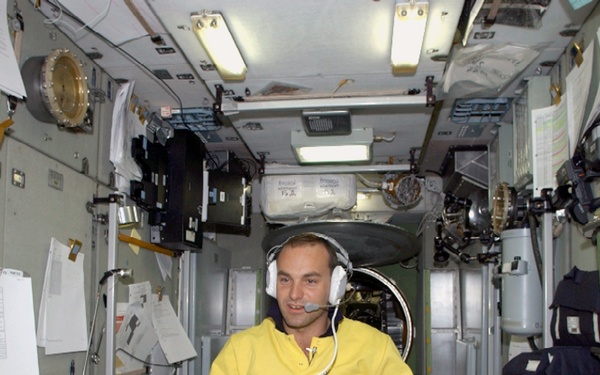 Soyuz 4 SFP Shuttleworth conducts a COMM pass in the SM during Expedition Four