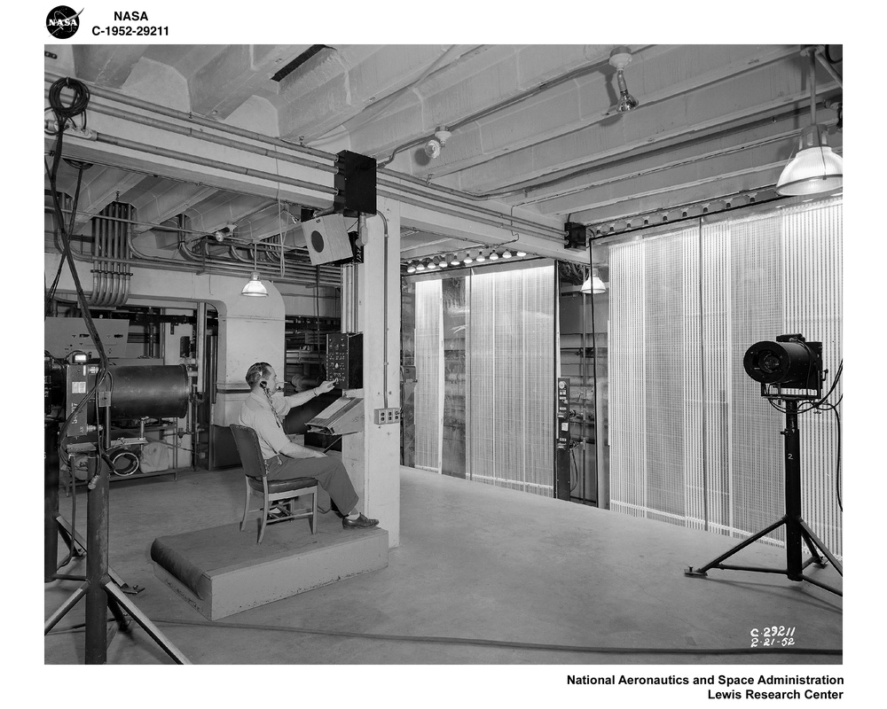 TELEREADER AND ASSOCIATED IBM EQUIPMENT AND MANOMETER BOARDS IN THE 8X6 FOOT WIND TUNEL BUILDING