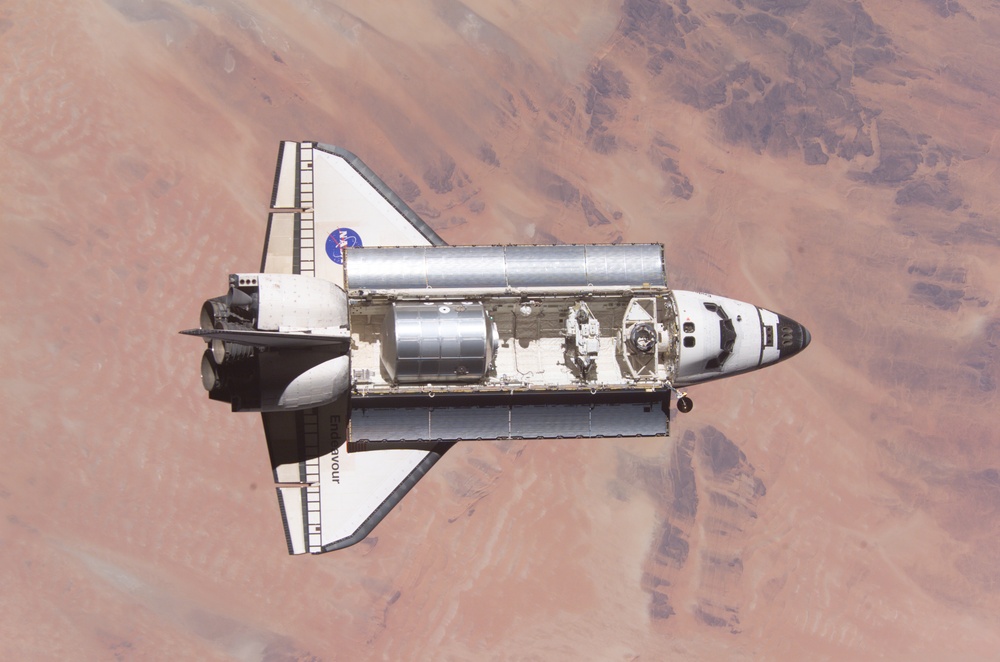Endeavour on approach to ISS for mission STS-111 UF2 / Expedition Four