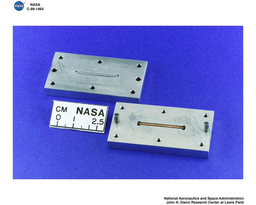 SUSPENDED STRIPLINE ANTENNA