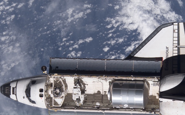 Endeavour on approach to ISS for mission STS-111 UF2 / Expedition Four