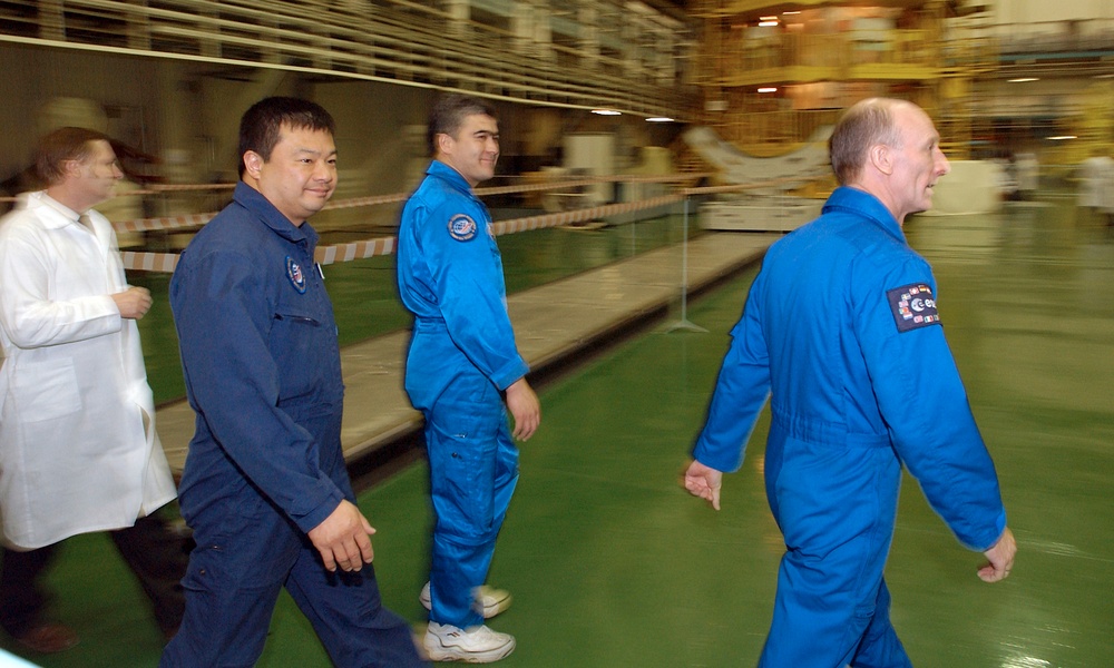 Expedition 9 Preflight Activities