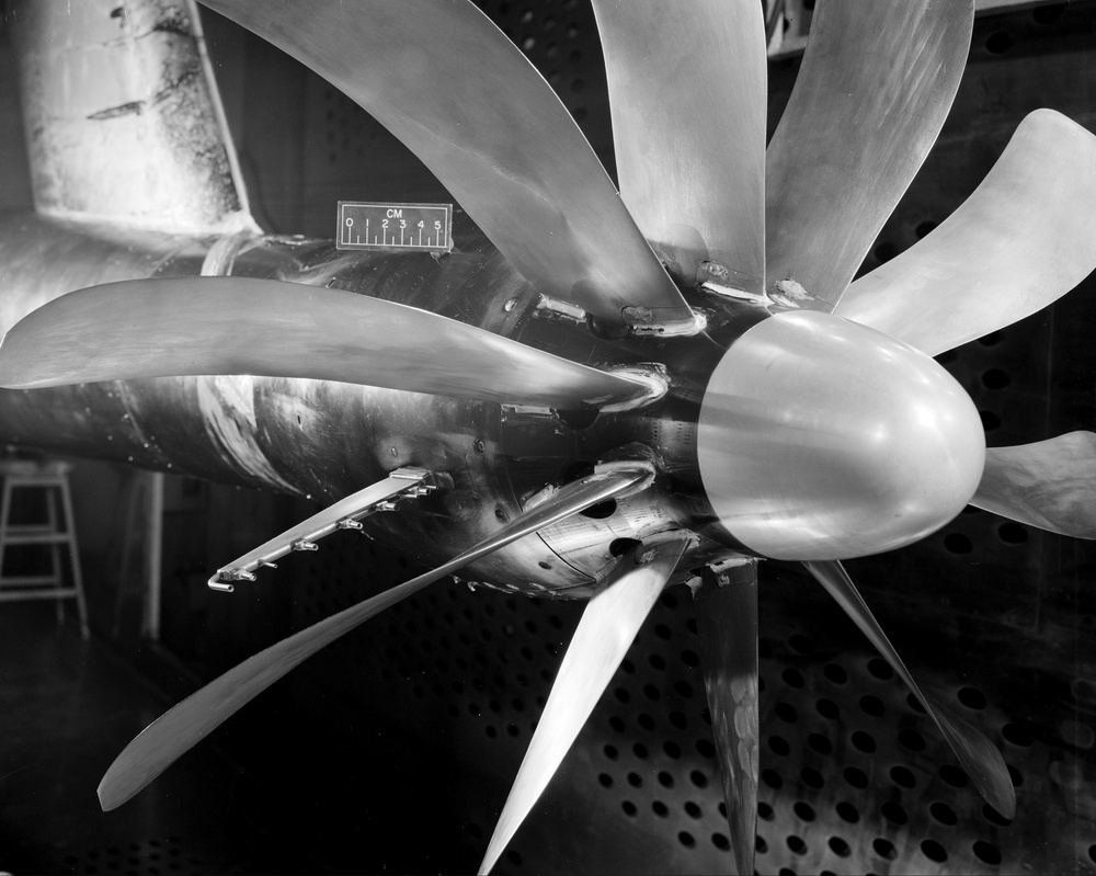 RAKE MOUNTED ON THE NACELLE JUST AFT OF THE PROPELLER SR-6