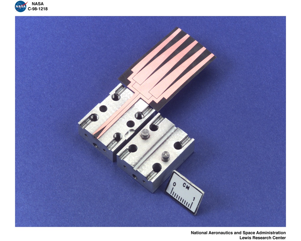 FOUR ELEMENT LINEARLY TAPERED SLOT ANTENNA - LTSA - FOR MILLIMETER WAVE FREQUENCIES