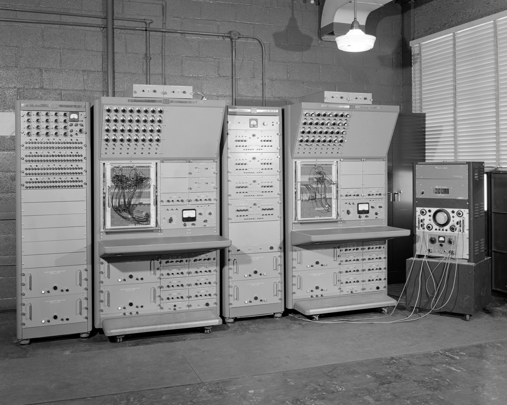 ELECTRONIC ASSOCIATES ELECTRONIC COMPUTER