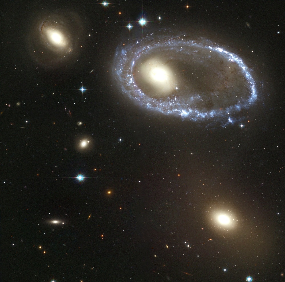 Ring Galaxy AM 0644-741 Captured by Hubble Space Telescope