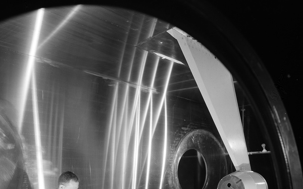 SAMOS PARACHUTE MODEL IN TUNNEL