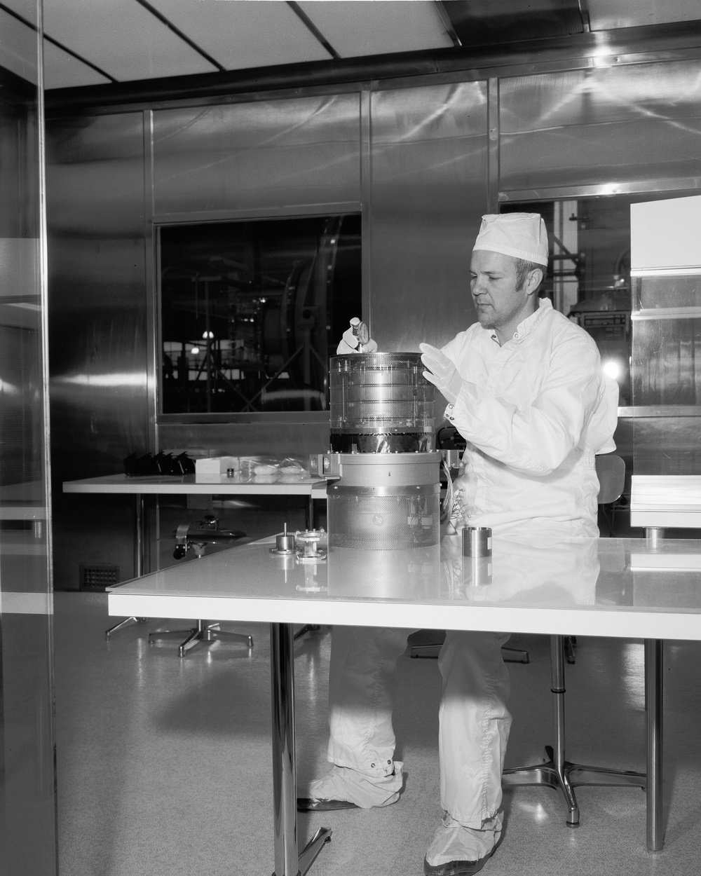 MEN WORKING ON VARIOUS PROJECTS FOR ELECTRIC PROPULSION LABORATORY EPL DIVISION REPORT