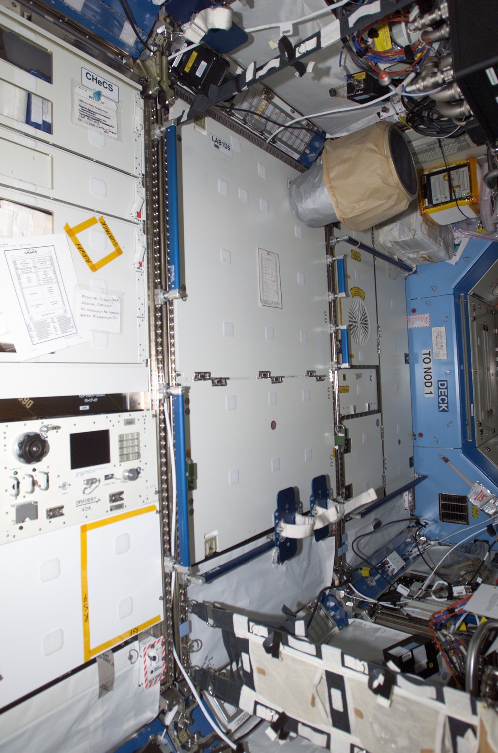 Aft section view of Destiny U.S. Laboratory, Expedition Four