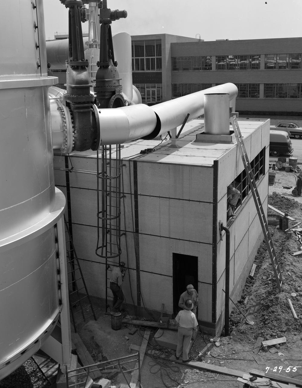 AIR DRYER AND REACTIVATING TANK