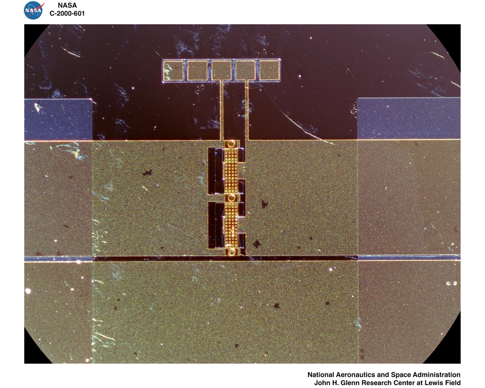 K-BAND SIXTEEN ELEMENT PRINTER ARRAY ANTENNA