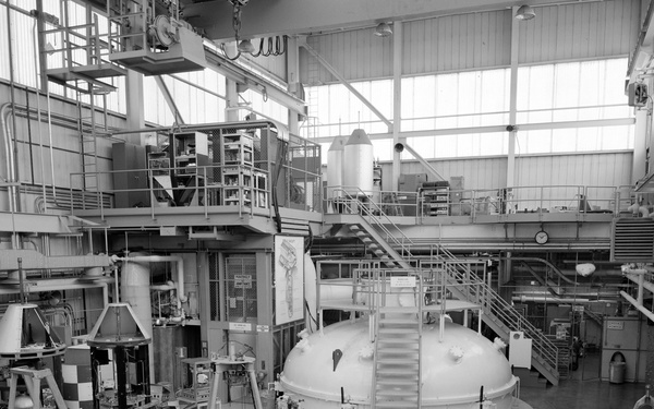 INTERIOR ZERO-G FACILITY