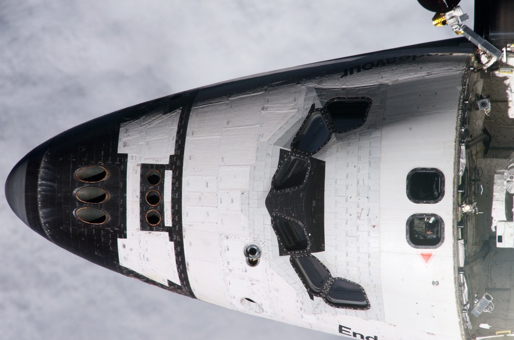 Endeavour on approach to ISS for mission STS-111 UF2 / Expedition Four