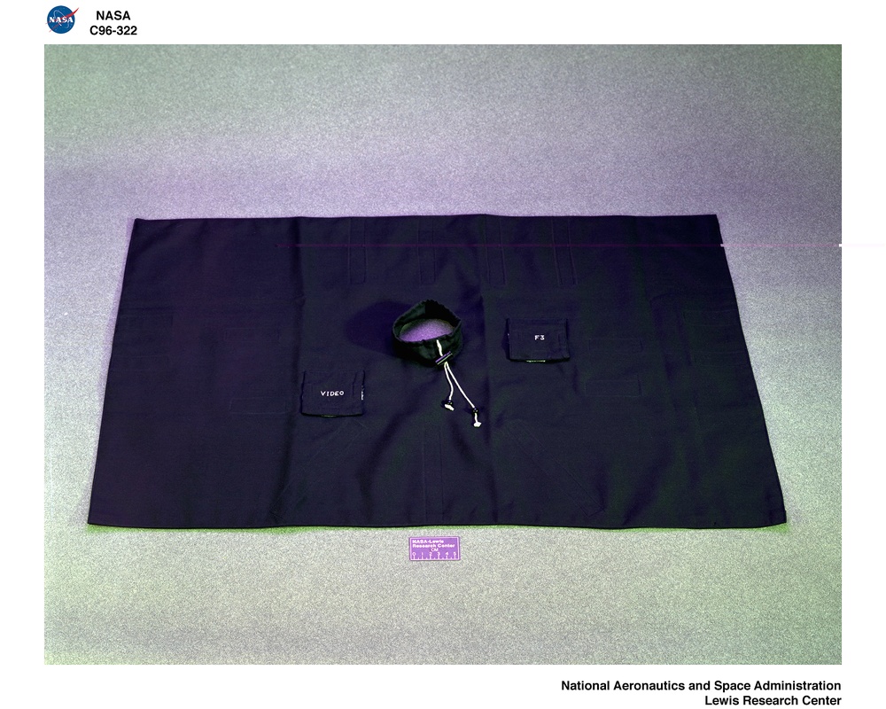 COMBUSTION PARTS BOX FOR THE CANDLE FLAMES IN MICROGRAVITY CFM EXPERIMENT