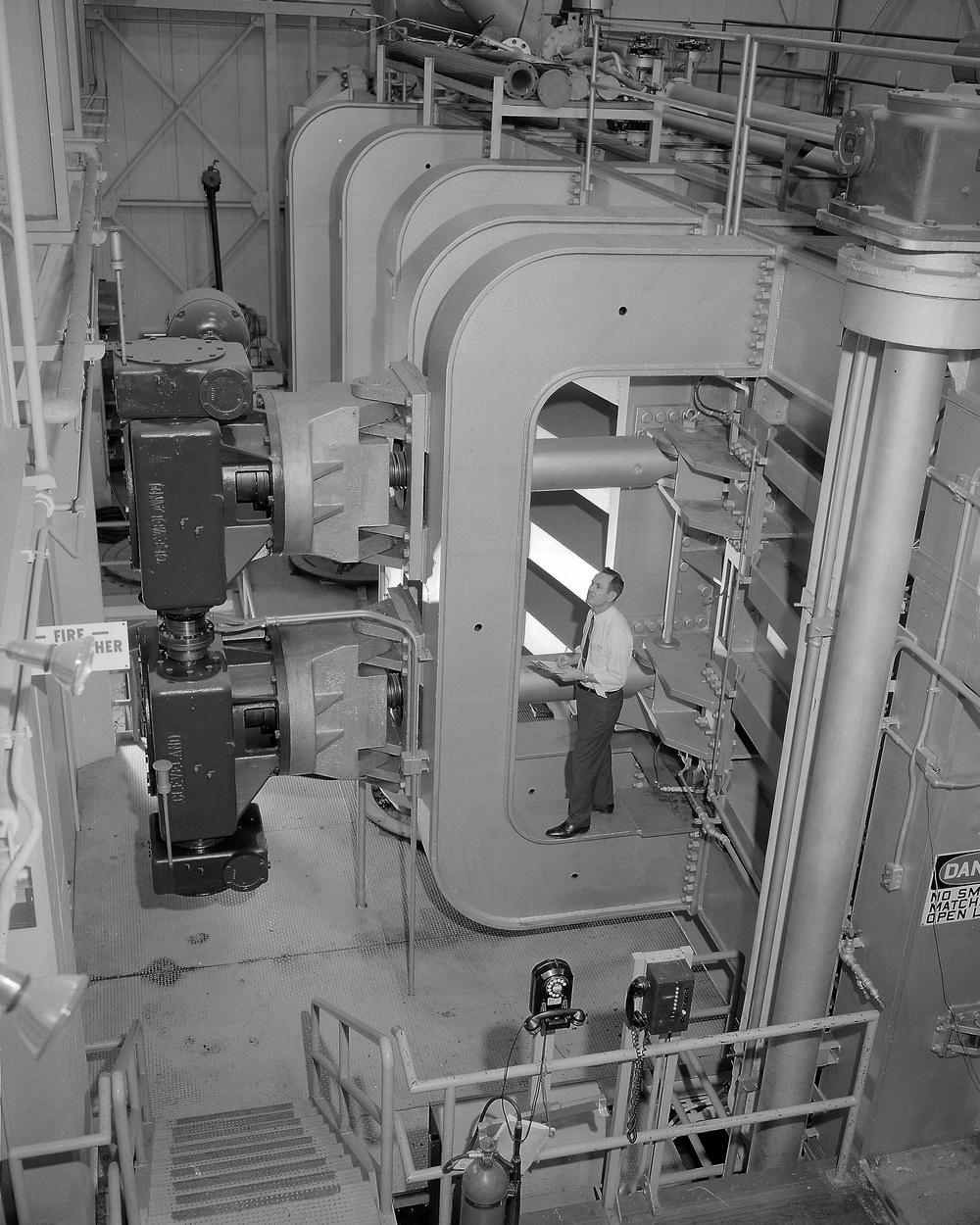 SECOND THROAT JACKS OF 10X10 FOOT WIND TUNNEL