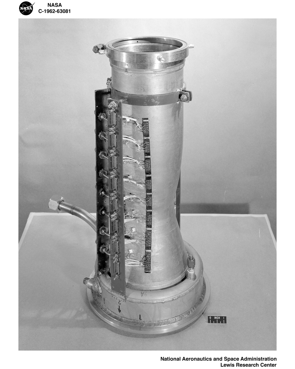 5000 POUND THRUST H2 F2 REGENERATIVELY COOLED ROCKET ENGINE FOR HEAT TRANSFER STUDIES - ENGINE G-14