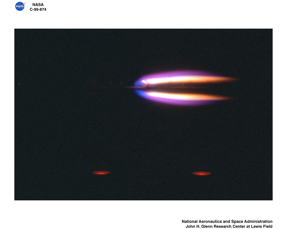 TRANSITION FROM IGNITION TO FLAME GROWTH UNDER EXTERNAL RADIATION IN THREE DIMENSIONS TIGER-3D TEST RESULTS FROM THE JAPAN MICROGRAVITY CENTER JAMIC
