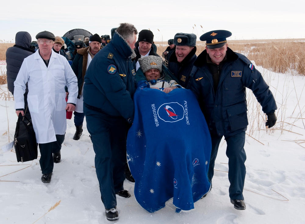 Soyuz TMA-16 Lands