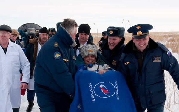 Soyuz TMA-16 Lands