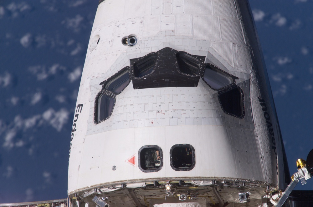 Endeavour on approach to ISS for mission STS-111 UF2 / Expedition Four