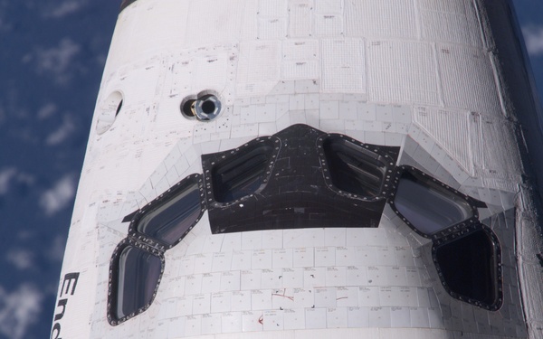 Endeavour on approach to ISS for mission STS-111 UF2 / Expedition Four