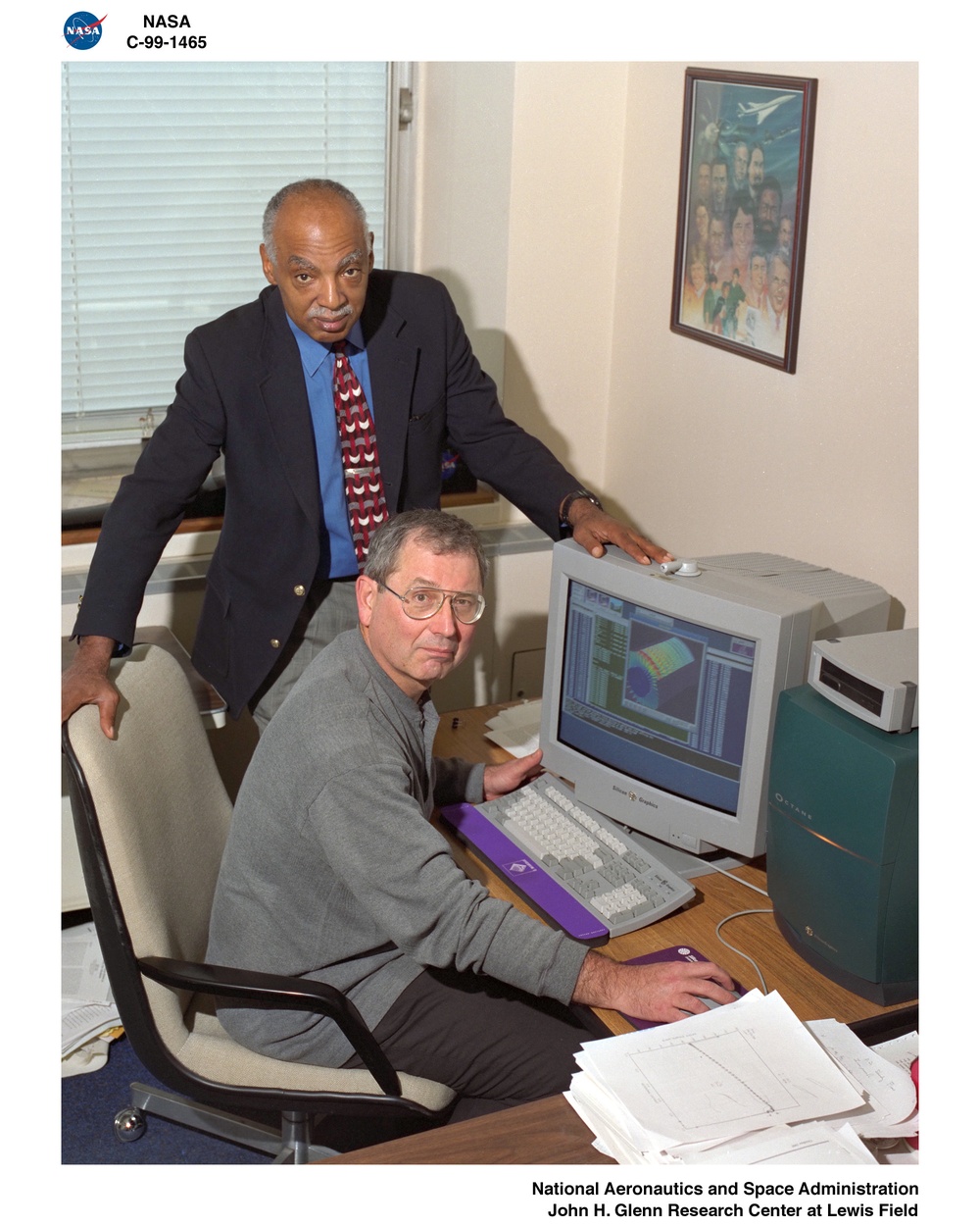 DR JOHN ADAMCZYK AND DR LONNIE REID EXAMINE SOFTWARE FOR THE NEW START-UP SOFTWARE - ELECTRONICS - AND COMMUNICATIONS - SEC - INCUBATOR OPENED MAY 1 1999 AS PART OF THE LEWIS INCUBATOR FOR TECHNOLOGY - LIFT