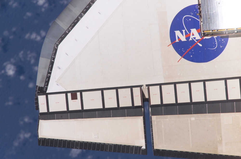 Endeavour on approach to ISS for mission STS-111 UF2 / Expedition Four