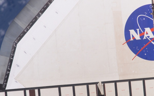 Endeavour on approach to ISS for mission STS-111 UF2 / Expedition Four