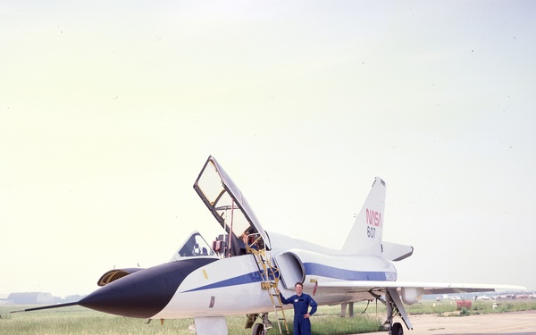 F-106 AIRPLANE AND SCANNER