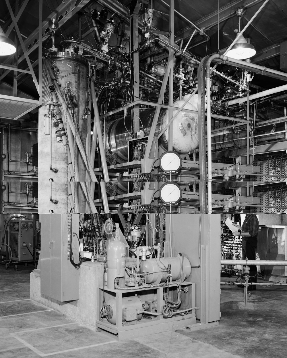 LIQUID HYDROGEN LH2 EXPULSION RIG AT BEE BUILDING - TANK PLUMBING - CONTROL PANEL