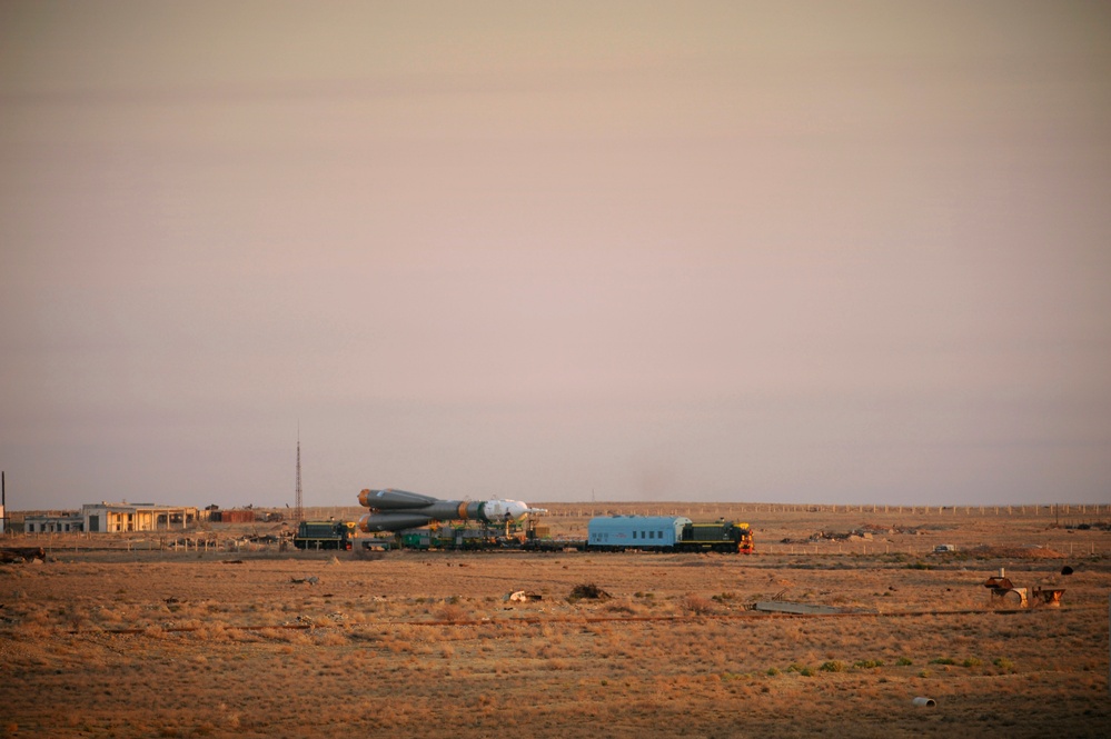 Expedition 18 Soyuz TMA-13 Rollout