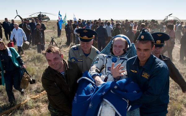 Soyuz TMA-17 Lands