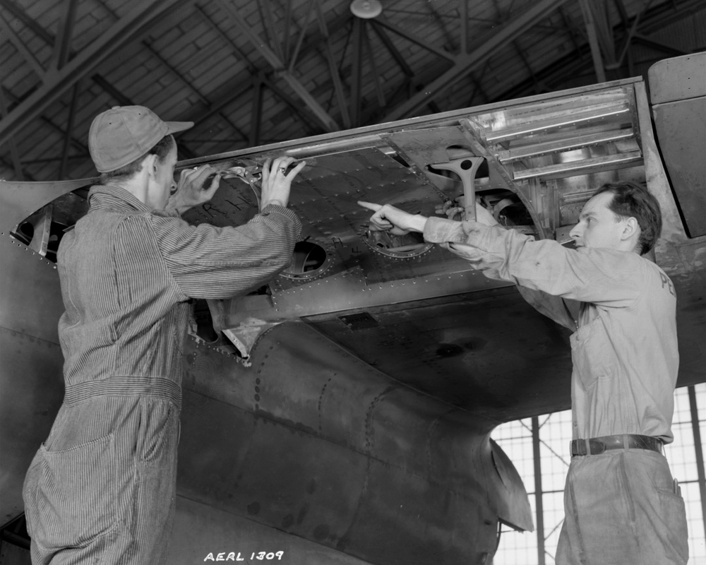 APPRENTICES IN HANGAR FOR PUBLICITY SHOT