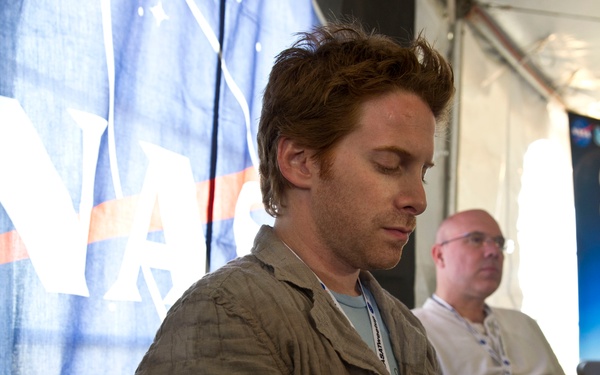 STS134 Tweetup (201104280007HQ)