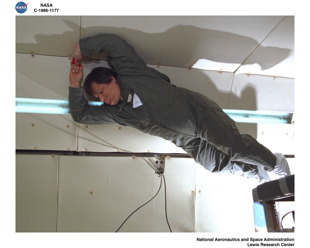 DC-9 AIRPLANE FLIGHT