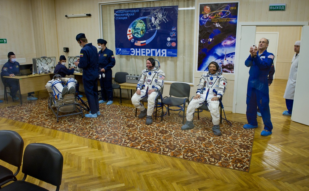 Expedition 28 Preflight (201106070034HQ)
