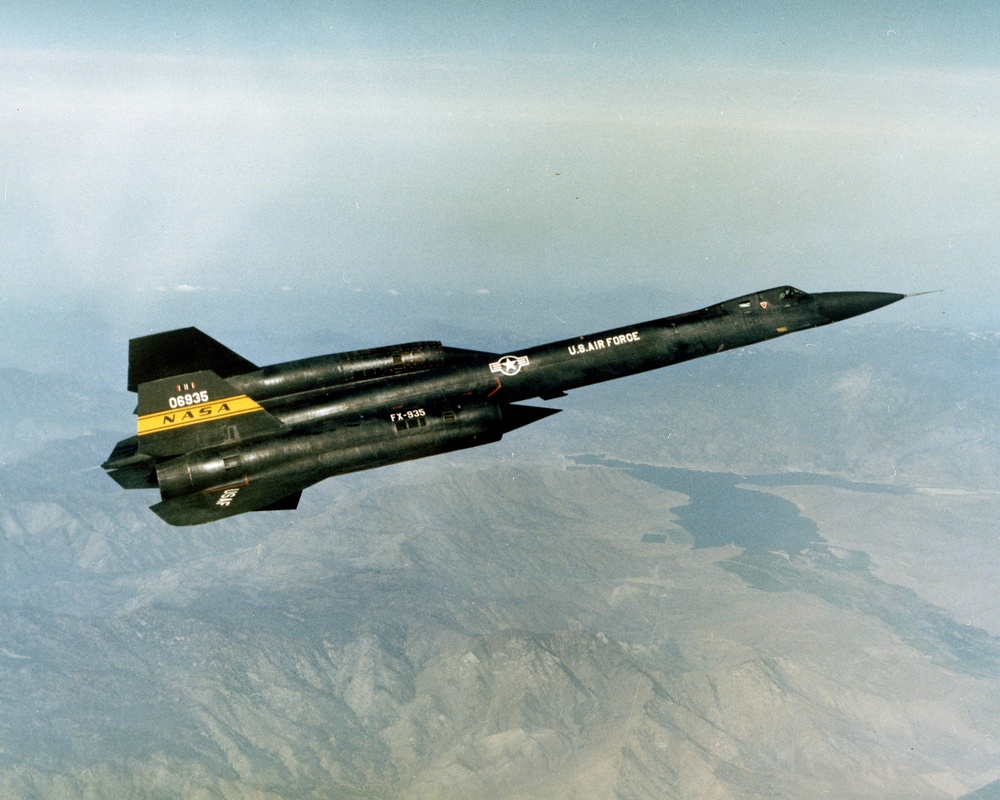 YF-12 AIRPLANE IN FLIGHT