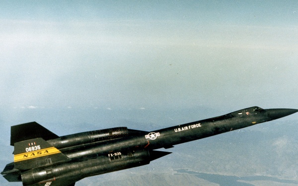 YF-12 AIRPLANE IN FLIGHT
