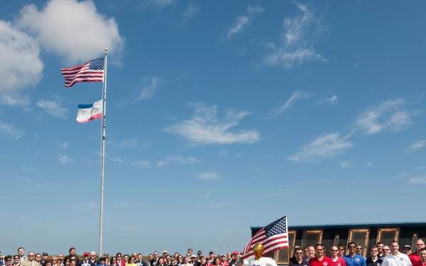 NASA Tweets With Robonaut-2 (201102240001HQ)