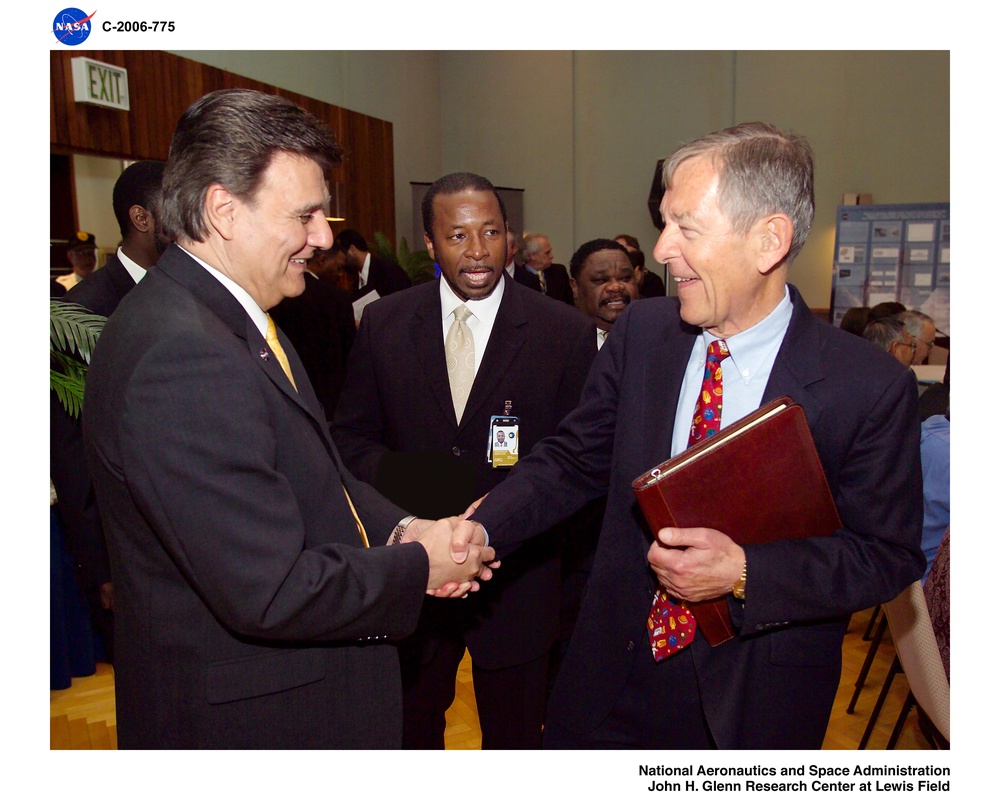 Visit to Glenn Research Center by Associate Administrator for Aeronautics and the Ohio Congressional Delegation