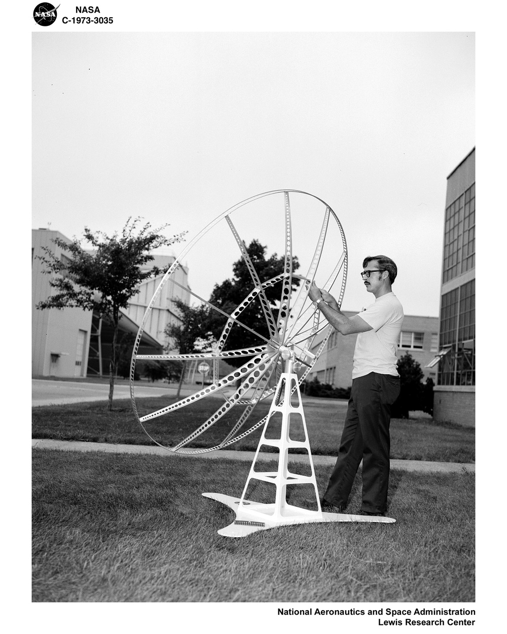 SOLAR MIRROR BUILD UP ON MANDREL AND SUPPORT STAND