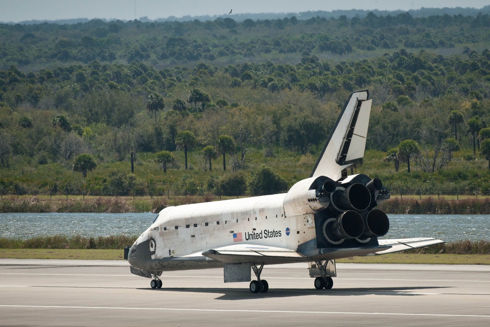 Discovery STS-133 Mission Landing (201103090006HQ)