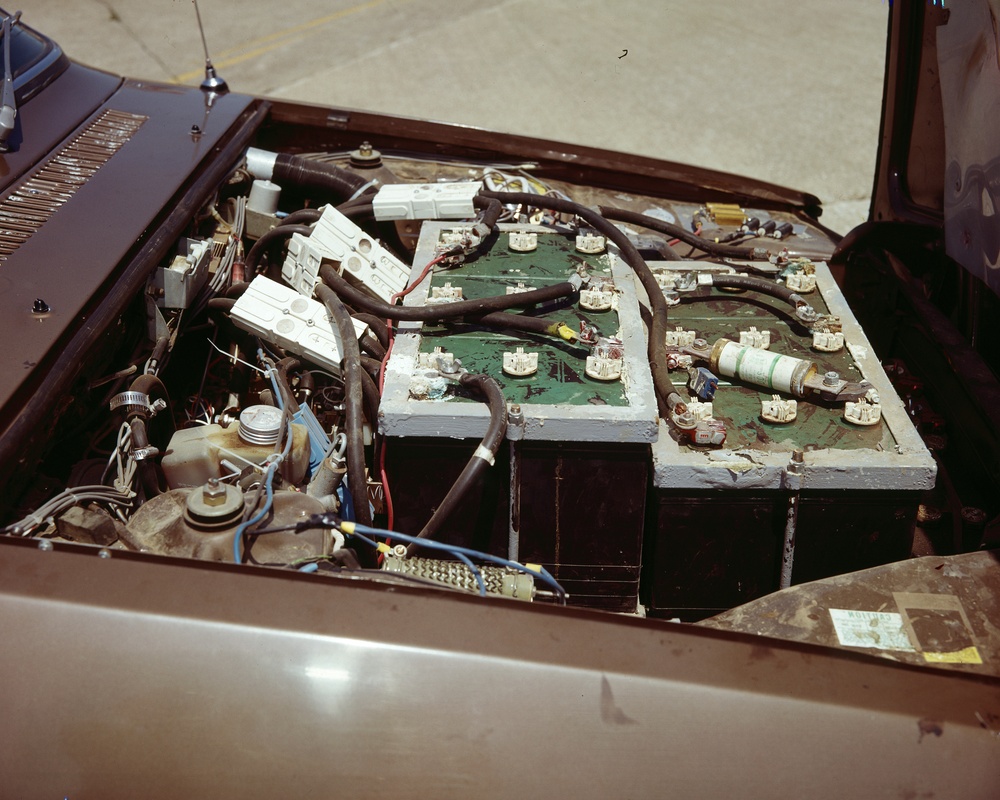 ELECTRIC VEHICLES - BATTRONICS VAN - EVA METRO - CH WATERMAN