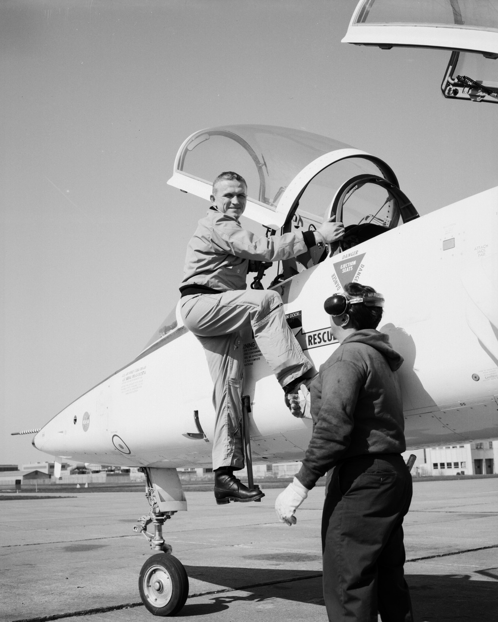 ASTRONAUT FRANK BORMAN DURING VISIT TO NASA LEWIS RESEARCH CENTER CLEVELAND OHIO