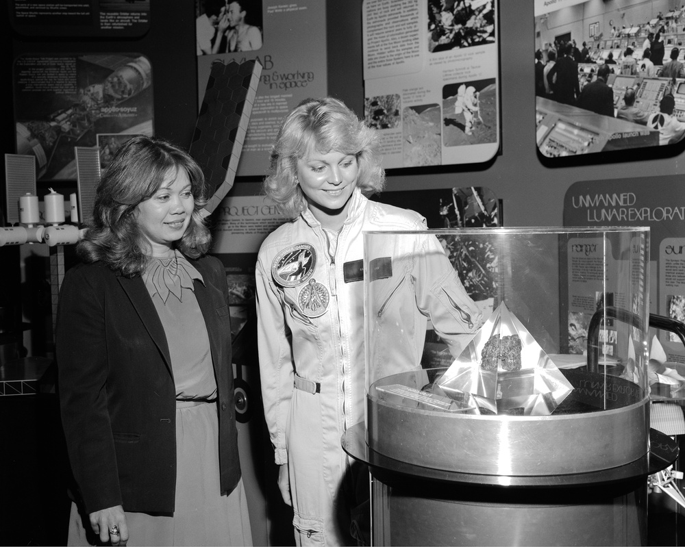 TV 5 MORNING EXCHANGE INTERVIEWING VISITOR INFORMATION CENTER VIC FACILITY